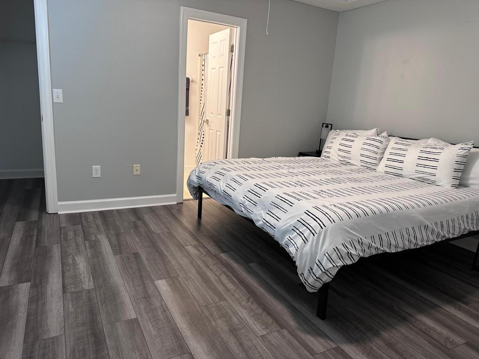 Simple Elegant Townhouse Dt Raleigh Ncsu Apartment Bagian luar foto
