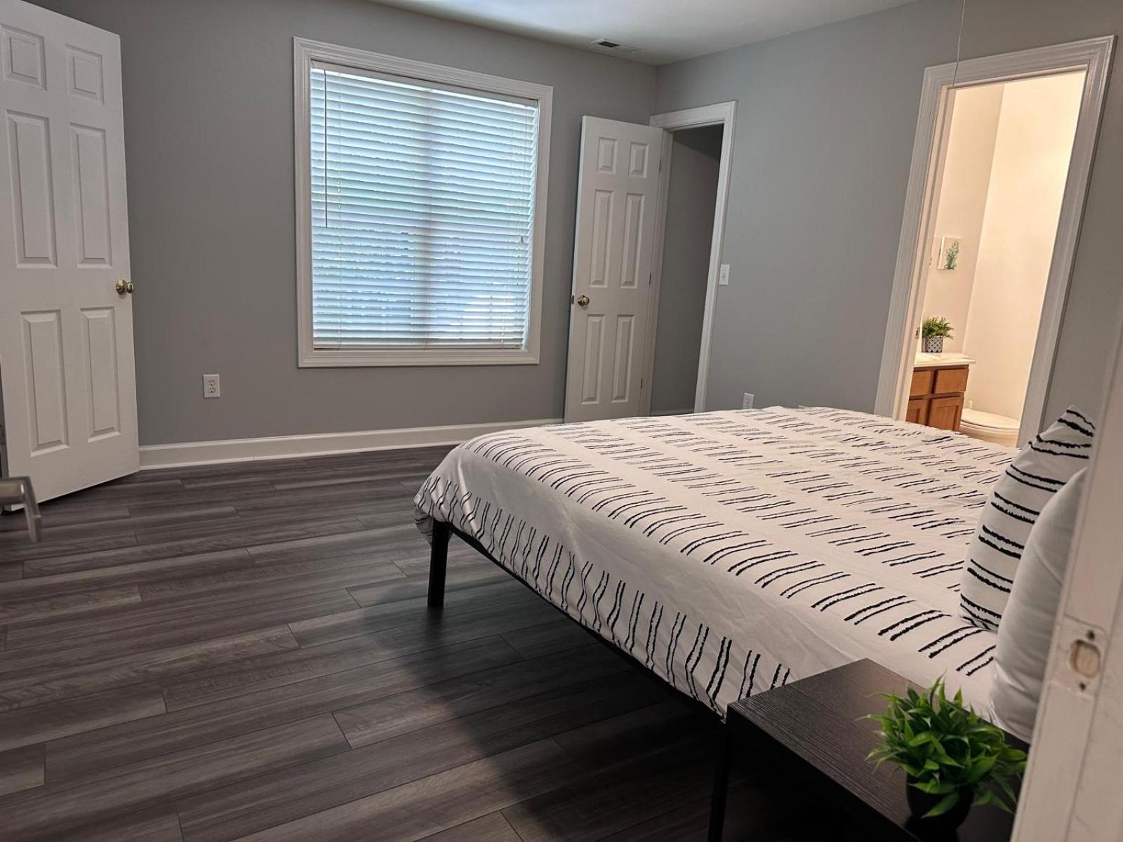 Simple Elegant Townhouse Dt Raleigh Ncsu Apartment Bagian luar foto